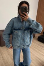 Arkası Yazı İşlemeli Kot Ceket Mavi - Görsel 2