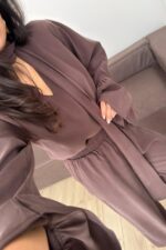 Kolları Volanlı V Yaka Pantolon Takım Kahverengi - Görsel 3