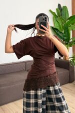 Belden Oturtmalı Asimetrik Tişört Kahverengi