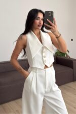 Gold Düğmeli Yakalı Yelek Ekru