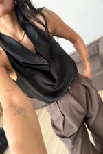 Degaje Yaka Saten Bluz Siyah - Görsel 2