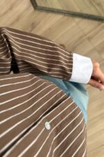 Yakası Beyaz Çizgili Gömlek Kahverengi - Görsel 3