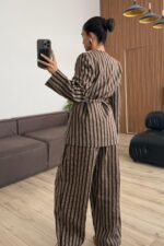 Çizgili Yakasız Ceket Şalvar Pantolon Takım Kahverengi - Görsel 3