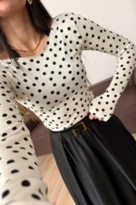 Kayık Yaka Puantiyeli Bluz Ekru - Görsel 2