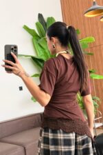 Belden Oturtmalı Asimetrik Tişört Kahverengi - Görsel 3