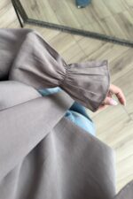 Boyundan Bağlamalı Kolları Volanlı Bluz Vizon - Görsel 3