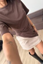 Vatkalı Drapeli Tişört Kahverengi - Görsel 2