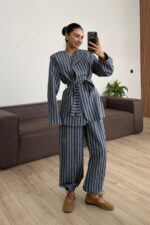 Çizgili Yakasız Ceket Şalvar Pantolon Takım Lacivert
