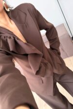 Rosa Yakası Fırfırlı Ceket Kahverengi - Görsel 3