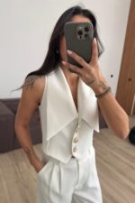 Gold Düğmeli Yakalı Yelek Ekru - Görsel 2