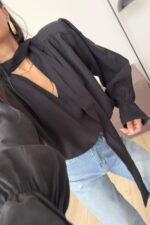 Boyundan Bağlamalı Kolları Volanlı Bluz Siyah - Görsel 2