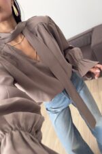 Boyundan Bağlamalı Kolları Volanlı Bluz Vizon - Görsel 2