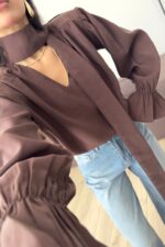 Boyundan Bağlamalı Kolları Volanlı Bluz Kahverengi - Görsel 2