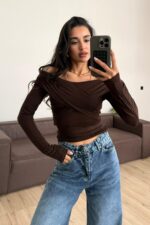 Çapraz Detaylı Kayık Yaka Bluz Kahverengi