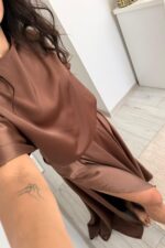 Ous Belden Oturtmalı Yırtmaçlı Saten Elbise Kahverengi - Görsel 2