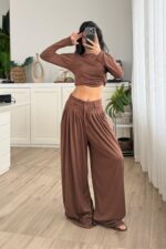 Pantolonu Pileli Bluz Takım Kahverengi
