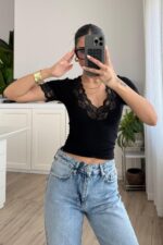 Yakası Dantelli V Yaka Bluz Siyah