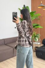 Yakası Düğmeli Bağlamalı Ekose Gömlek Bej - Görsel 3