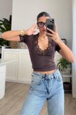 Yakası Dantelli V Yaka Bluz Kahverengi