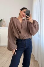 Kruvaze Vatkalı Tül Bluz Kahverengi