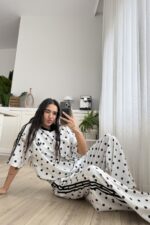 Şeritli Puantiyeli Kısa Kol Eşofman Takım Beyaz