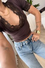 Yakası Dantelli V Yaka Bluz Kahverengi - Görsel 2