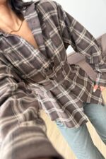 Yakası Düğmeli Bağlamalı Ekose Gömlek Bej - Görsel 2