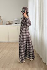 Pile Detaylı Ekose Elbise Kahverengi - Görsel 3