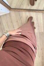 Tek Omzu Drapeli Saten Elbise Kahverengi - Görsel 2