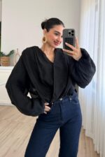 Kruvaze Vatkalı Tül Bluz Siyah