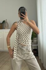 Fularlı Tek Omuz Puantiyeli Bluz Bej