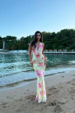 Önü Dekolteli Vücuda Oturan Çiçek Elbise Sarı
